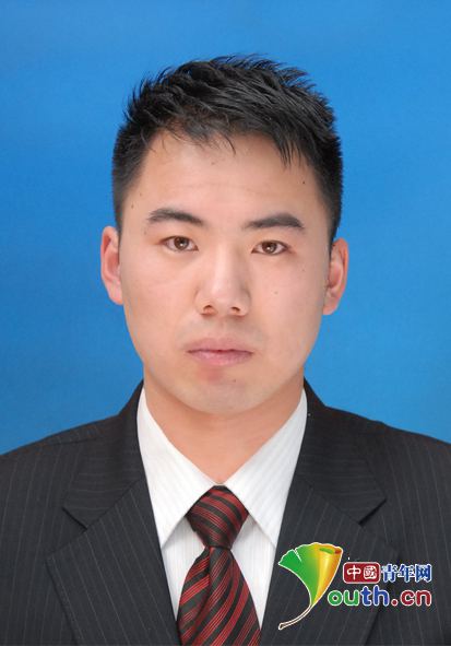 图为服务于西藏自治区昌都市图书馆的西部计划志愿者姚旭鹏。m88登录入口官网团委 供图