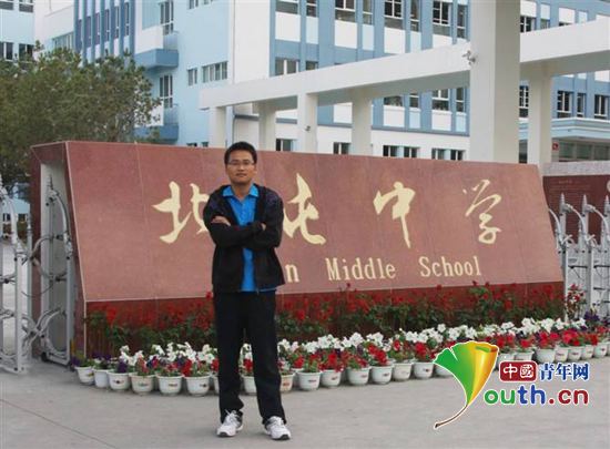 服务于第十师北屯市北屯中学的志愿者邰强。m88登录入口官网团委 供图